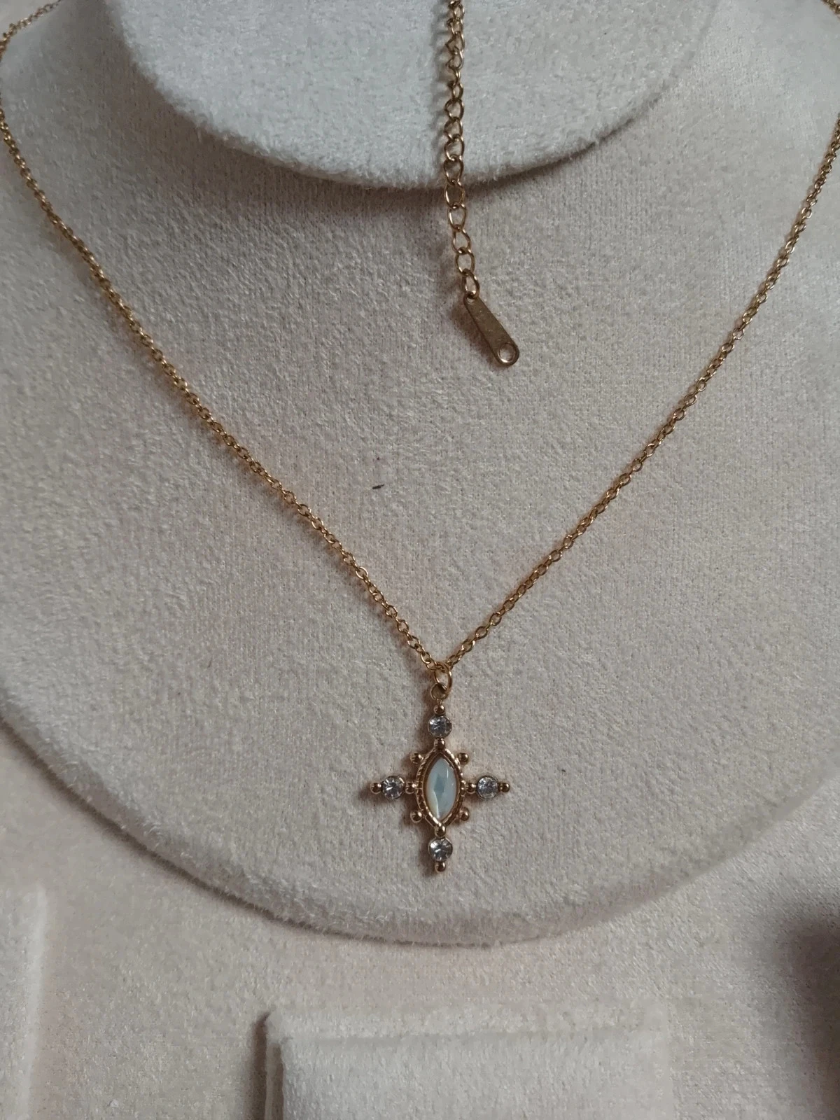 Collier pierre de nacre sertie de 4 zircons en croix – photo 3